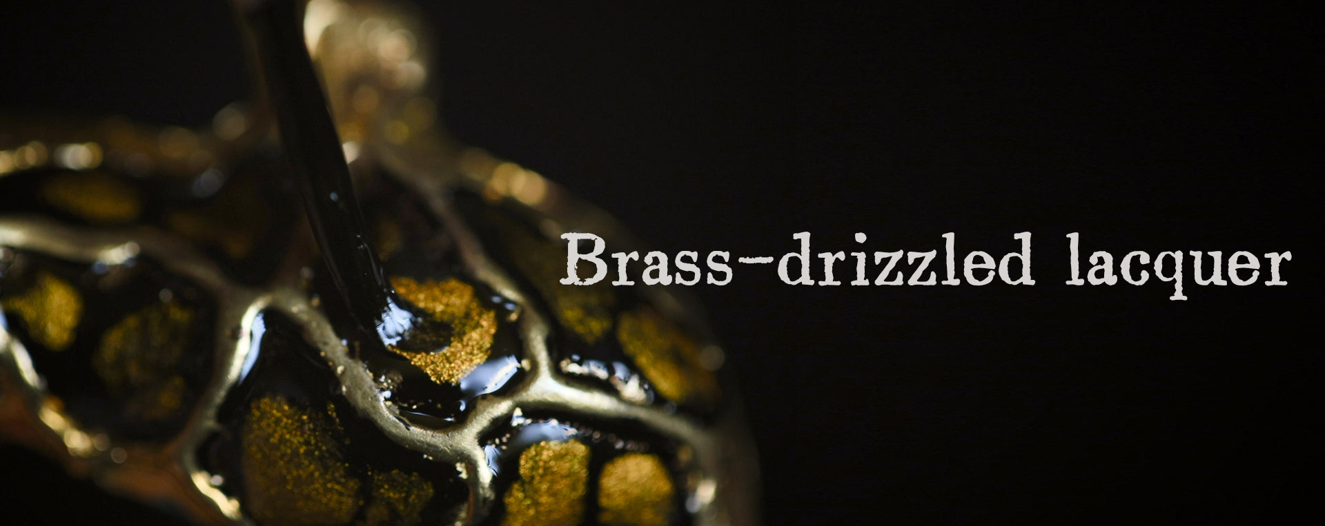 GOLDEN LEOPARD Natural Lacquer Brooch