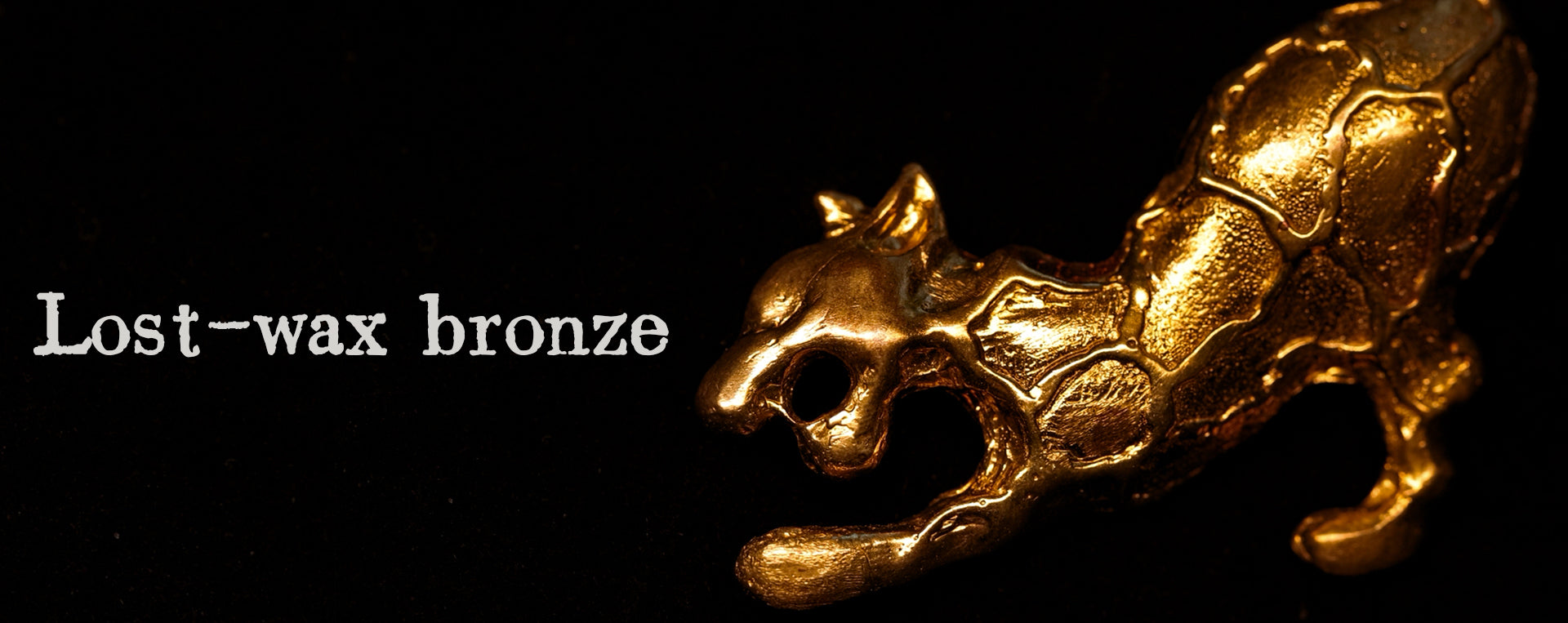 GOLDEN LEOPARD Natural Lacquer Brooch